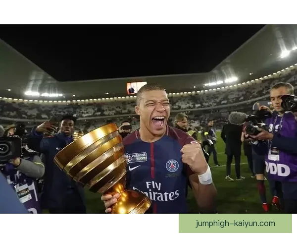 姆巴佩在邦迪少年时期展现出的潜力引发了广泛关注