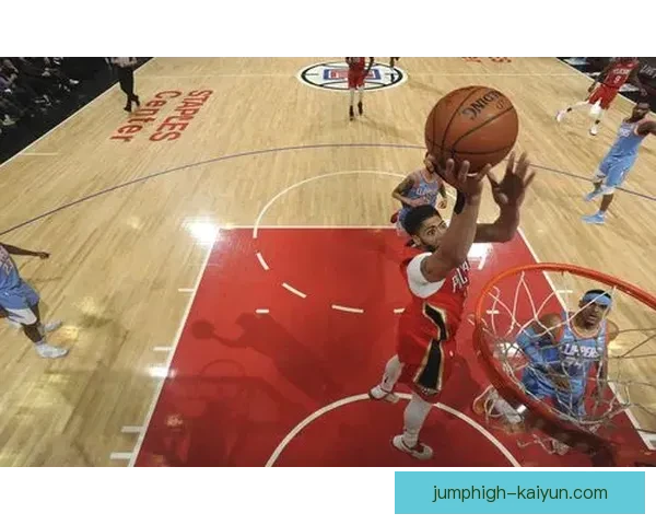 戴维斯在加拿大队中的重要作用与战术灵活性分析